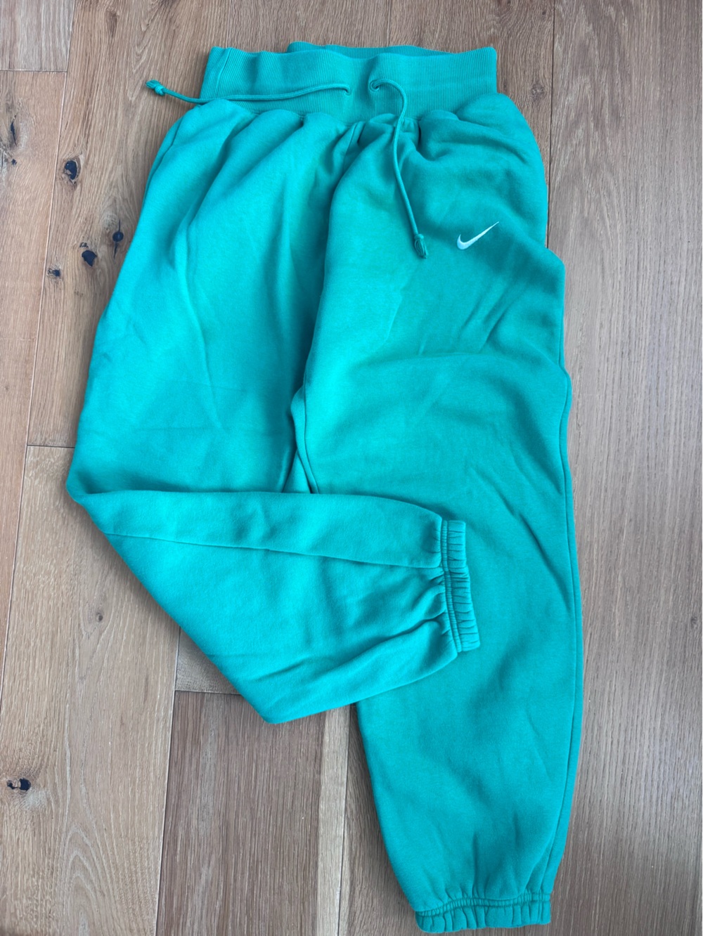 Nike Women's emerald green size small jogger Sweatpants with Swoosh